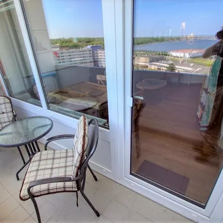 - Haus E, App 0e1103 Lejlighed